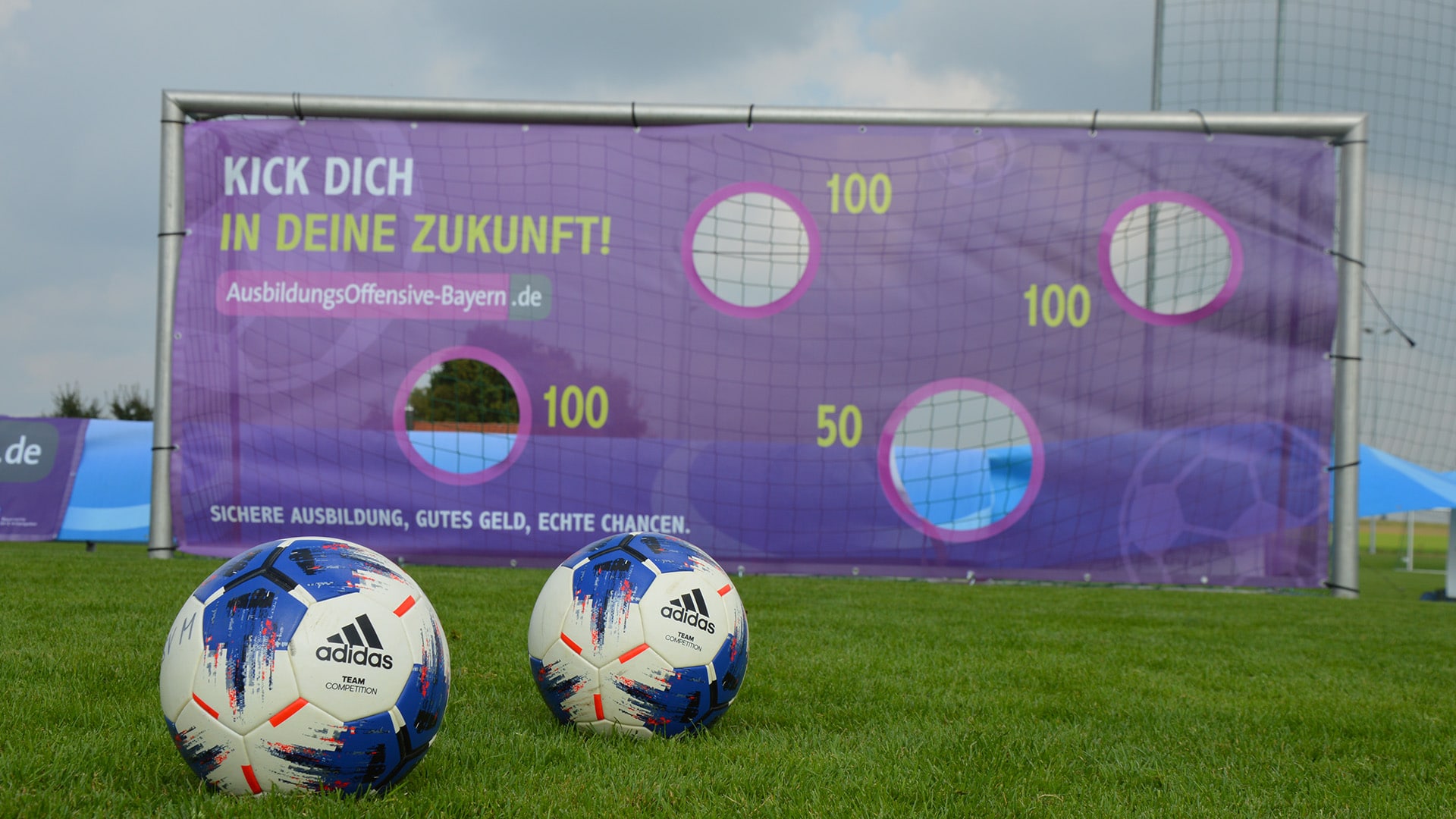 Torwand der AOB: Kick dich in deine Zukunft